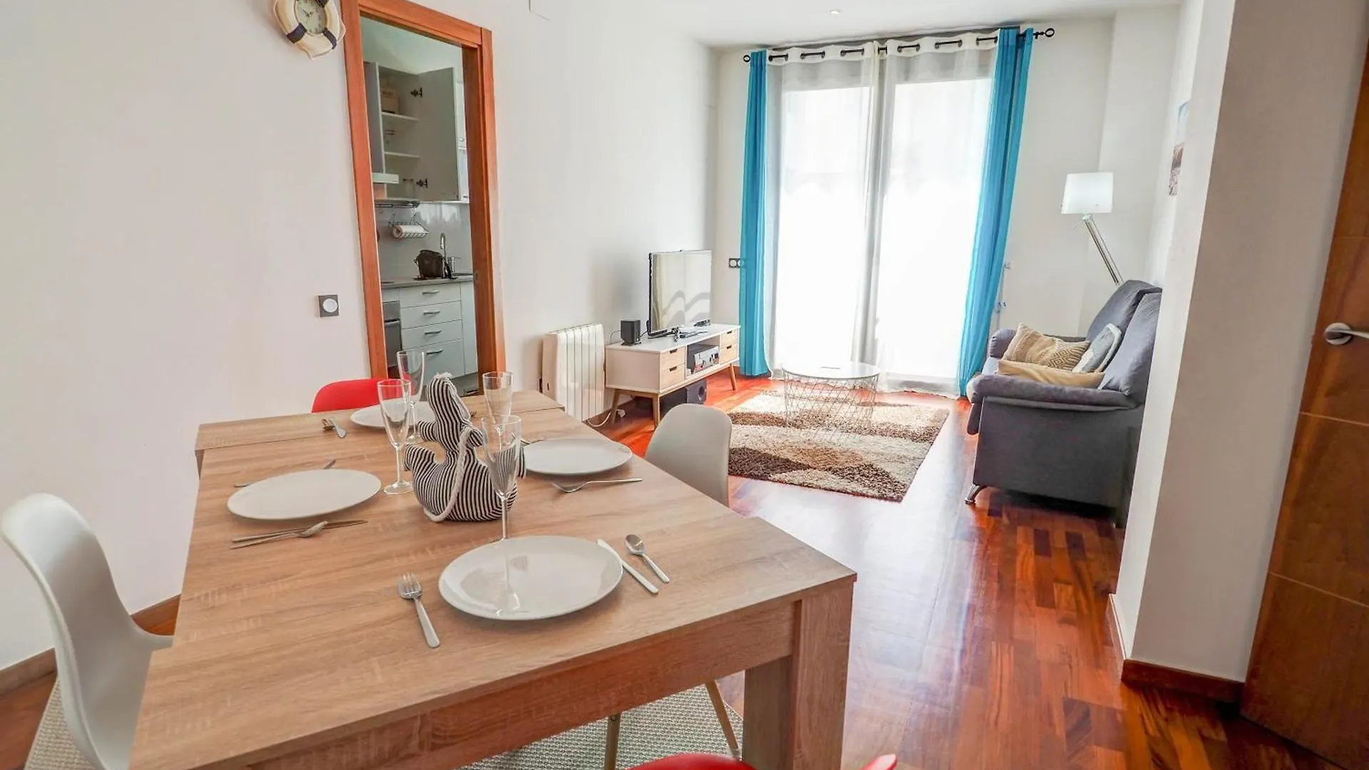 Seaside April Apartment By Hello Homes סיטגס